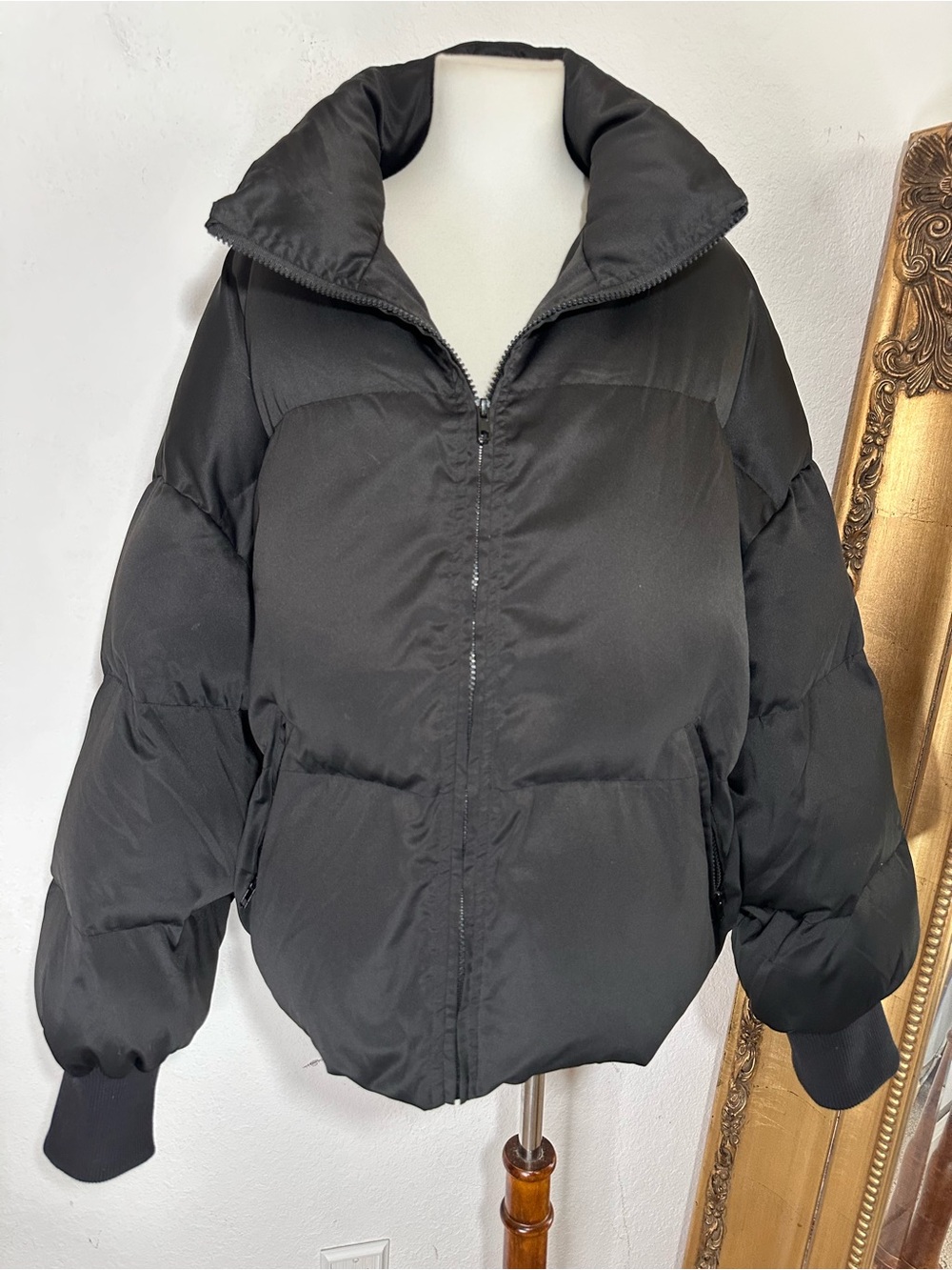 New All Fenix Black Cropped Puffer Coat Jacket Size Medium